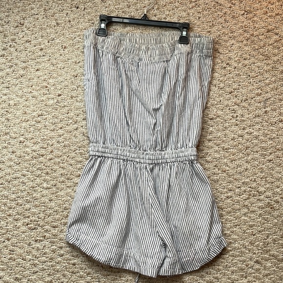 Strapless women’s romper. Blue and white stripes, with pockets. - Picture 3 of 4
